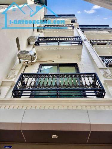Bán nhà 5 tầng mới xây trung tâm Cổ Nhuế 35 m2 MT4 m full đồ chỉ 6.x tỷ 0948031338