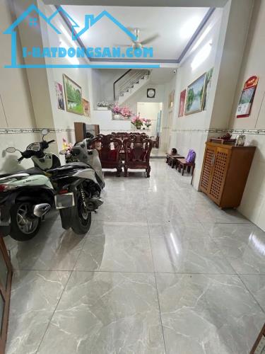 RẺ HIẾM, MẶT TIỀN ĐƯỜNG SỐ 20 SÁT M1 - KCN TÂN BÌNH - NHÀ 3 TẦNG 100M2 (5 x 20). CHỈ 11 TỶ