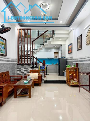 Bán Nhà 3 Tầng Nguyễn Phước Nguyên 60m², Ô Tô 5m, Giá Chỉ 4.95 Tỷ
