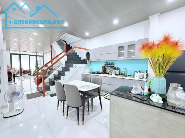 Bán gấp nhà mới đẹp sát mặt tiền Trịnh Đình Trọng, 80m² khu sầm uất, dân trí nhỉnh 6 tỷ.