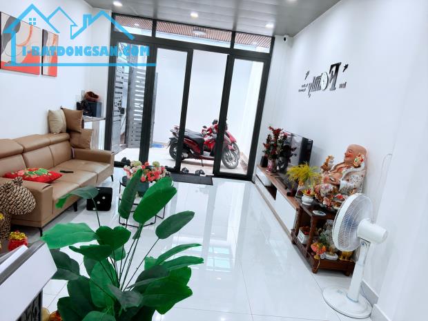 Bán gấp nhà mới đẹp sát mặt tiền Trịnh Đình Trọng, 80m² khu sầm uất, dân trí nhỉnh 6 tỷ.