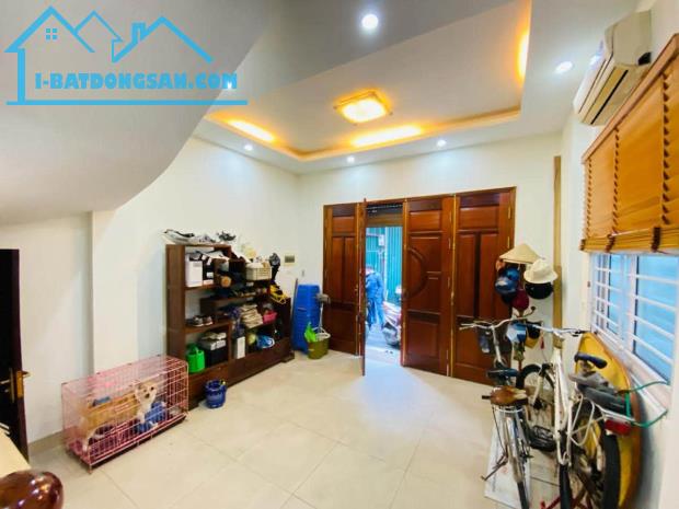 NHÀ PHỐ, TRẦN QUỐC HOÀN, CẦU GIẤY-PHÂN LÔ-Ô TÔ-KD: 41/50M X5T, MT 4M, GIÁ 18,5 TỶ