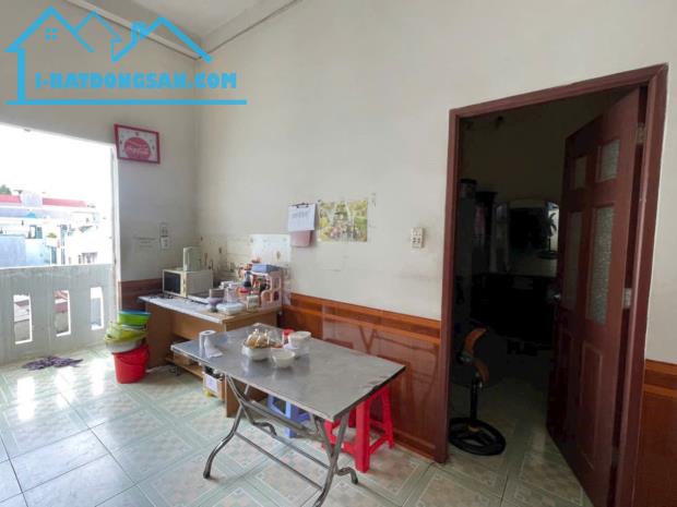 Giá cực tốt..22 tỷ. Mặt tiền 1T2L 6x40m 245m đường 5 Phan Trung, gần Vincom Biên Hòa.