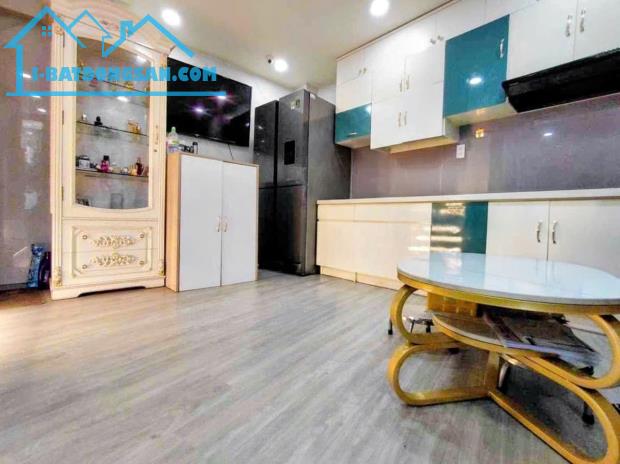 Nhà Tân Bình – Đông Hồ - Lạc Long Quân, 3 tầng - ở ngay - ngang hơn 6m – 90m2 – hơn 6 tỷ