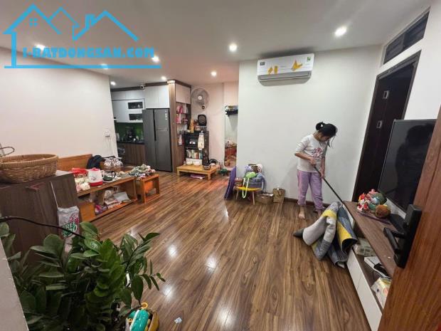 Chính chủ cần bán CHCC Lộc Ninh Chúc Sơn, 61m2 tầng trung view thoáng, 2pn2vs, chỉ 3 tỷ.