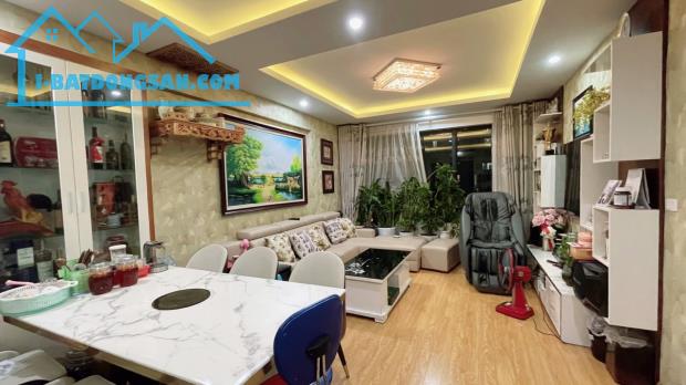 Chỉ 5,4 tỷ thôi ạ !! Em có căn hộ 2PN 70m2 chung cư Green Stars cần bán gấp , giá thấp nhấ
