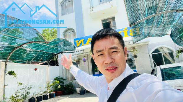 KHÁCH SẠN NHÀ NGHỈ 451M2, 4 TẦNG CÓ 38 PHÒNG KINH DOANH