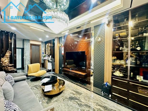 Bán nhà thang máy Nguyễn Ngọc Vũ, Cầu Giấy, 13,9 tỷ, 6 tầng, 3PN full đồ, 1 bước ra phố