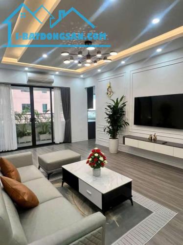 Chính chủ cần bán chung cư Nghĩa Đô đường Hoàng Quốc Việt - 3 ngủ ( 6 tỷ 850)