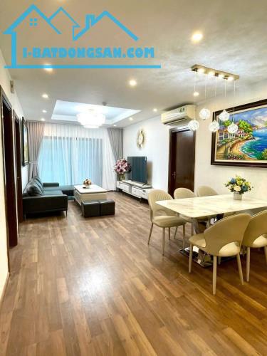 Bán gấp căn hộ chung cư Ngoại Giao Đoàn – 2 ngủ - 74m2 – ban công Nam.