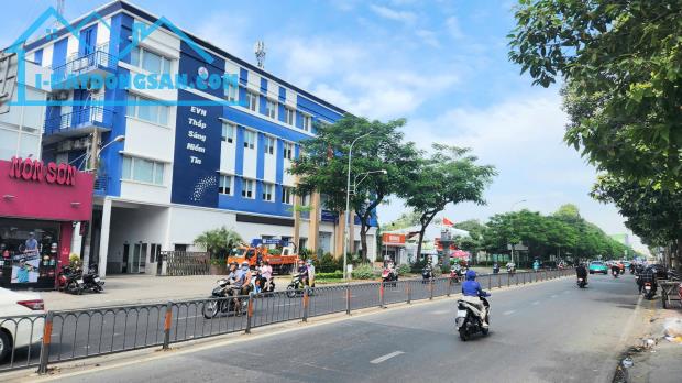 NHÀ 4 TẦNG HXH - TT Q10 - VÀI CĂN RA MT 3/2 - LTK - 65M2 - GIÁ 12,6 TỶ