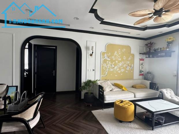 Bán căn hộ 2 phòng ngủ Hoàng Quốc Việt có sổ, giá chỉ 4 tỷ (083,848,9898)