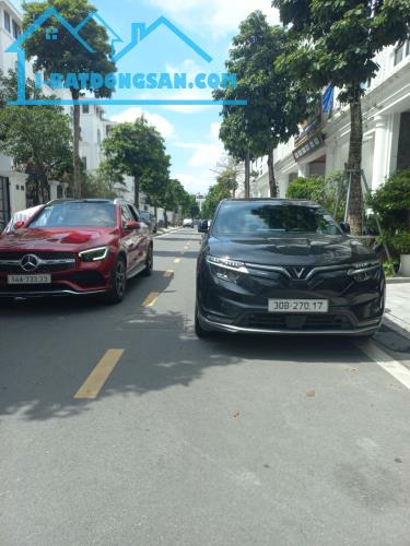 BÁN BIỆT THỰ 5 TẦNG LOUIS CITY HOÀNG MAI, ĐƯỜNG Ô TÔ RỘNG, NHÀ ĐẸP THANG MÁY, KINH DOANH.