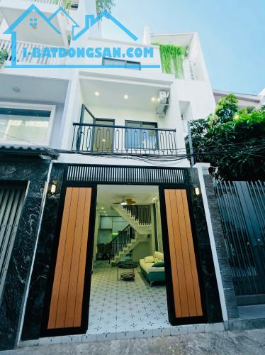 NHÀ MỚI FULL NỘI THẤT NGUYỄN HỒNG ĐÀO 30M2 3 TẦNG 4PN 3WC CHỈ 6.5 TỶ