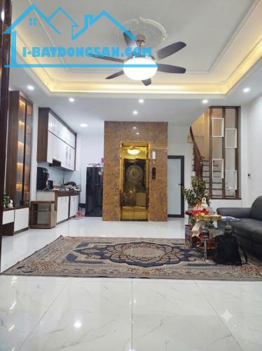 BÁN NHÀ BÁT KHỐI 5 ẦNG ,THANG MÁY. CHỈ HƠN 8 TỶ
