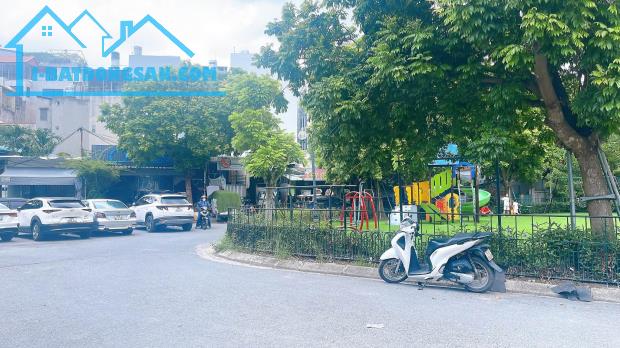 Võ Chí Công 192m2 Đất, MT 9.7m, Vỉa Hè, 3 Ô Tô Tránh, Chia 2 Lô, Xây Tòa Văn Phòng, 88 Tỷ