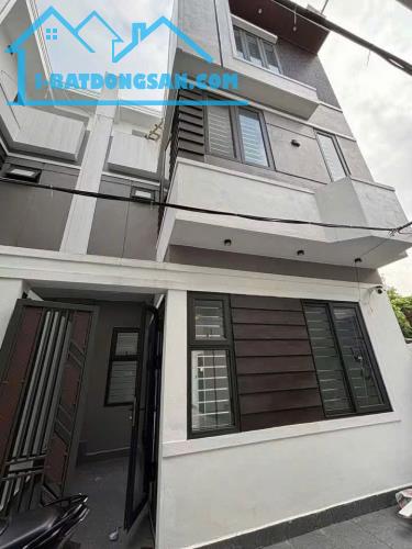 BÁN NHÀ 2 TỶ 450 TRIỆU, NGÕ ĐƯỜNG NGUYỄN KHUYẾN Ô TÔ ĐỖ GẦN NHÀ, 45,2 M2 x 3 TẦNG