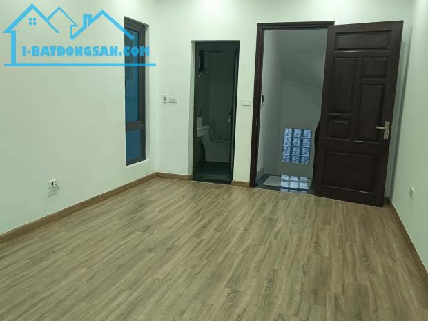 Bán nhà Trạm Trôi Trung tâm Hoài Đức 35 m2 5 tầng giá 5.2 tỷ lô góc.