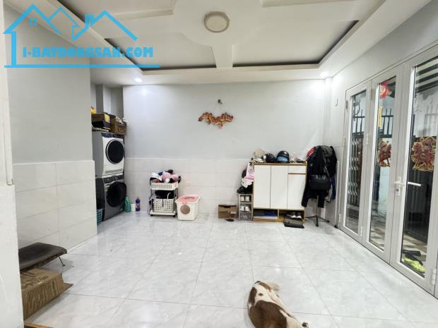 Nhà đẹp Lý Tuệ, Tân Phú sát hẻm xe hơi 40m² khu sầm uất gần Aeon Tân Phú chỉ 3.x tỷ. Hiếm