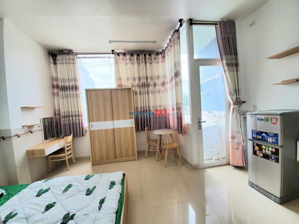 Cho Thuê Phòng Ban Công Full NT, Nơ Trang Long Gần ĐH Văn Lang CS3