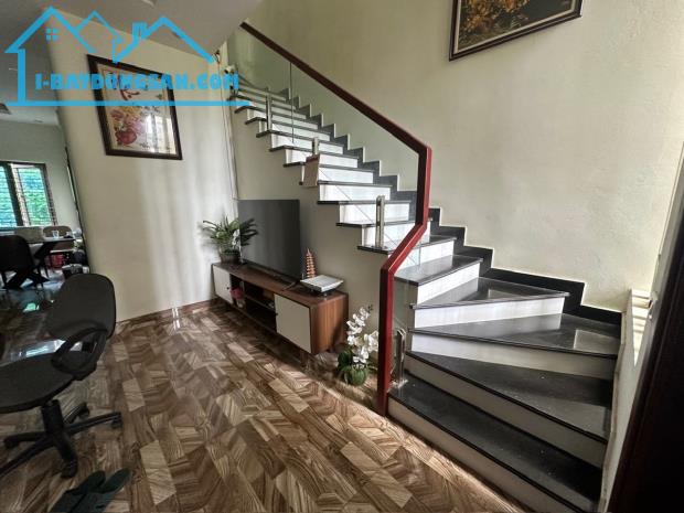 BÁN NHÀ 3 TẦNG TRÊN ĐẤT ĐẤU GIÁ PHÚC THỊNH – Ô TÔ 45 CHỖ ĐỖ CỬA – CHỈ XÁCH VALI VỀ Ở