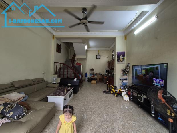 BÁN NHÀ 2.46 TỶ 3 TẦNG 50M2 ( TÂY NAM ) NGÕ RỘNG KHU HỒ ĐẦM BÉT