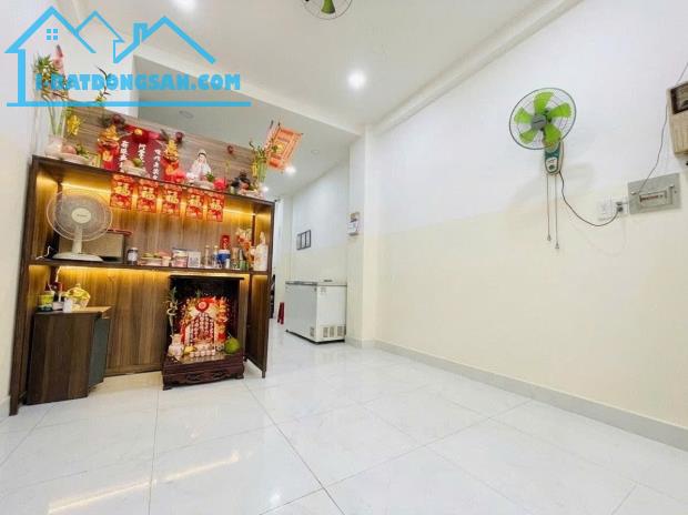 Nhà Tân Bình – Âu Cơ, 2 tầng - ở ngay - KD - ngang gần 4m - dài gần 11m – hơn 5 tỷ.