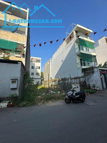 LÔ ĐẤT NGAY BỆNH VIỆN LÊ VĂN VIỆT - 110m2 - TIỆN XÂY MỚI 1 TRỆT 2 LẦU SÂN THƯỢNG