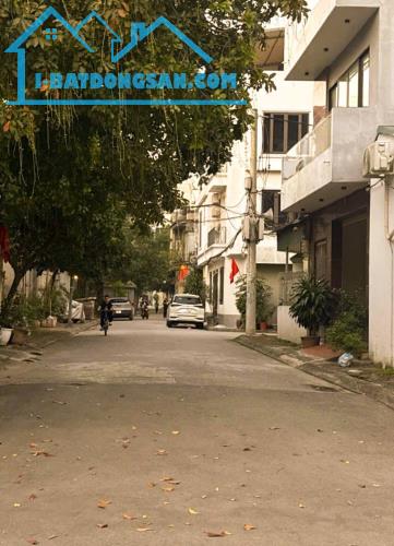 Nhà phân lô giáo viên Ngọc Thụy - Bồ Đề | 80m² | 5 tầng | Vỉa hè | Ô tô tránh
