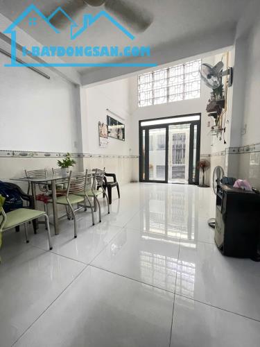 Bán nhà mới 4 tầng Trường Chinh, hẻm xe hơi thông, khu sầm uất Tân Bình, đủ tiện ích 7.xtỷ