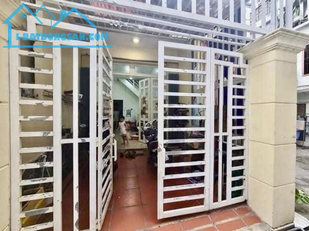 BÁN NHÀ GẦN HẺM XE HƠI – CẦU RẠCH ÔNG – P.1 QUẬN 8 – 65M² – 3PN –NHỈNH 6 TỶ- LH 0784968131