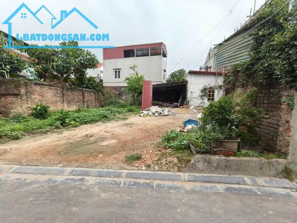Đất 92m2, mt5m, 5.65 tỷ, nở hậu, ô tô, thông, Việt Hùng, Đông Anh.