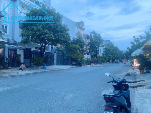 NGAY SAU GIGAMALL - 101m2 - 5 TẦNG - NGANG 6M