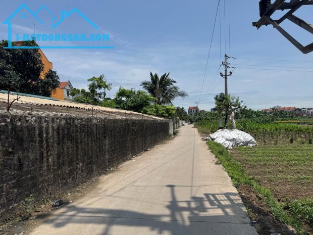 👉 BÁN KHẨN CẤP LÔ ĐẤT SÁT VÁCH CHỢ XÓM 8, TÂN DÂN,226M2 , GIÁ CHỈ 2X VẪN CÒN TL.. 👉