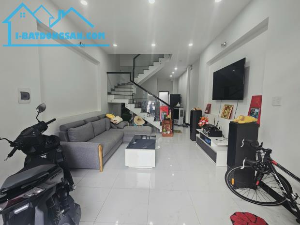 Bán nhà mới 1 trệt 1 lầu đường N12 Bửu Long, 4,2x19m. Đường 8m. Giá 4,9 tỷ. Có hoàn công.