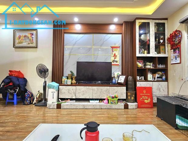 BÁN NHÀ TRUNG TÂM QUẬN THANH XUÂN, RẤT GẦN ĐƯỜNG Ô TÔ, NỘI THẤT ĐẸP, CHỈ HƠN 9 TỶ.