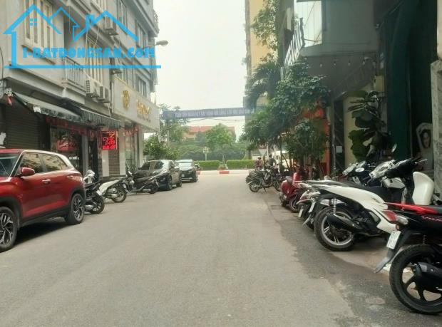 MẢNH ĐẤT CẠNH PHƯỜNG TỪ LIÊM, DT 56M², MT 4.5M, 2 THOÁNG, ÔTÔ TRÁNH, KINH DOANH, 22 TỶ