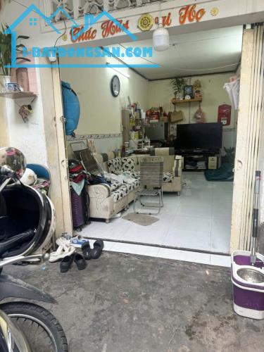 Nhà 2 tầng nở hậu L 7.5m sát đường Tùng Thiện Vương P13Q8. Giá: 2.85 tỷ