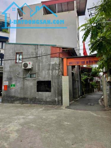 Bán đất tặng nhà C4 Yên Viên Phù Đổng Gia Lâm lô góc 3 thoáng, ở ngay, 30m2, giá hơn 3 tỷ