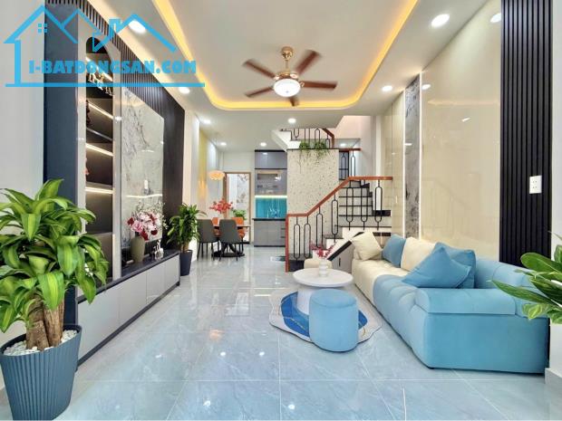 5.2 tỷ Nhà Bình Thạnh, Chu Văn An diện tích(4x10), 50m ra hẻm xe hơi