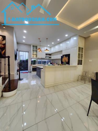 Biệt thự Mini - HXh ngay Bành Văn Trân - DT: 7x10m - 3 tầng - giá 7,8 tỷ TL