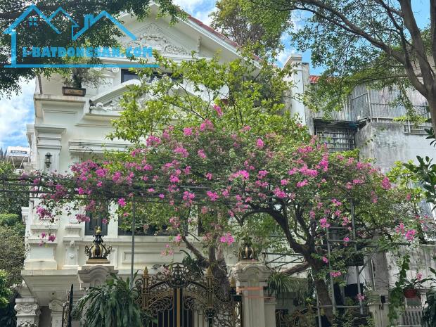 (SÂN VƯỜN)Bán BT Xuân Phương Viglacera 230mx4t nội thất xịn ở sướng 35 tỷ sổ vuông MT 12m