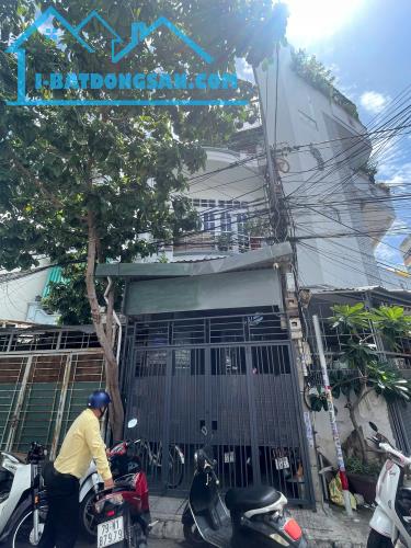 Bán nhà 2 tầng mặt tiền đường Định Cư, trung tâm bàn cờ Nha Trang. Cách biển 1km