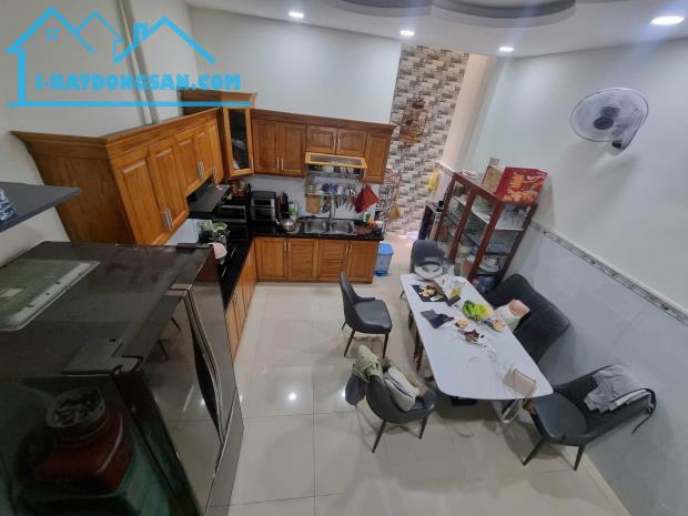 NHÀ ĐẸP GẦN NGUYỄN OANH – HƠN 60M2 - Ô TÔ TẬN CỬA - 2 TẦNG - NHỈNH 5 TỶ