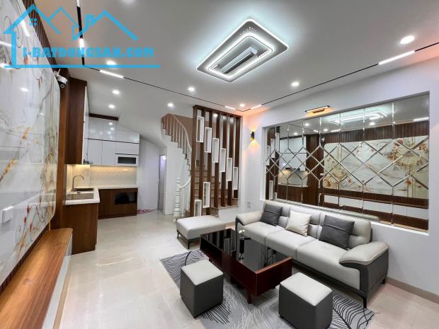 TRẦN ĐẠI NGHĨA - GẦN PHỐ – 30M² × 5 TẦNG × MT 4M – CHỦ TẶNG FULL NỘI THẤT XỊN – 8.4 TỶ