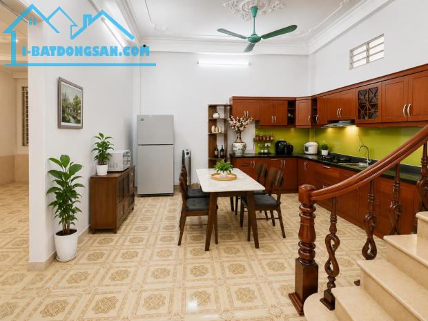 GIẢM SỐC NHÀ LẠC LONG QUÂN TT TÂY HỒ GIÁP RANH CẦU GIẤY DÂN XÂY 50M X 4 TẦNG MT 4,6M NHỈNH
