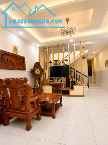 Bán nhà Phạm Văn Đồng Thủ Đức - ngay Gigamall - DT 5x20 - kinh doanh được - 9.3 tỷ