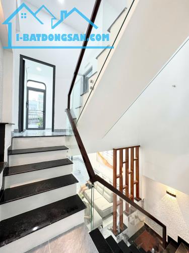 Nhà mới 3 tầng, hẻm thông xe hơi ngủ trong nhà, gần Aeon Tân Phú 54m², tiện ích 5.X tỷ.