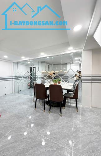 Nhà mới 3 tầng, hẻm thông xe hơi ngủ trong nhà, gần Aeon Tân Phú 54m², tiện ích 5.X tỷ.