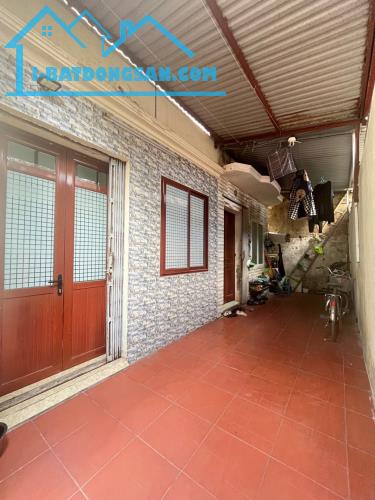 Nhà ngay phố Hồ Sen 1,5 tầng - 2 tỷ42